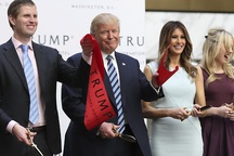 Đế chế kinh doanh của nhà Trump ra sao sau khi ông rời Nhà Trắng?