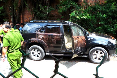 Vụ nổ súng trong xe ô tô khiến 2 người chết: Tự sát bằng súng?