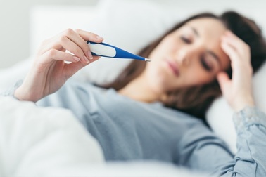 Mệt mỏi, da mẩn đỏ: Có thể virus đang tàn phá lá gan