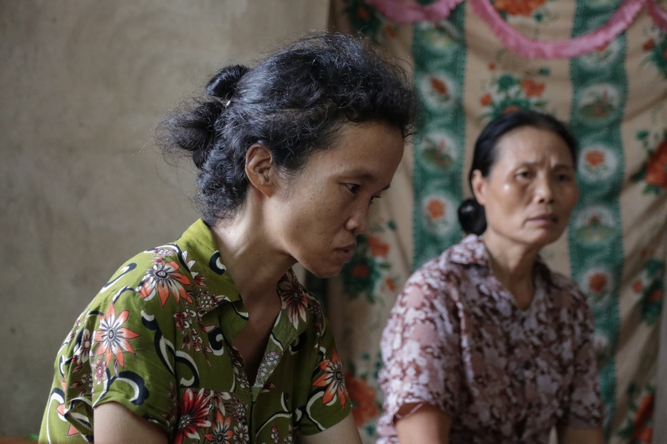 Đau lòng cảnh người phụ nữ nghèo ngồi ôm bệnh chờ... chết bên song cửa - 4 Đau lòng cảnh người phụ nữ nghèo ngồi ôm bệnh chờ... chết bên song cửa - 4