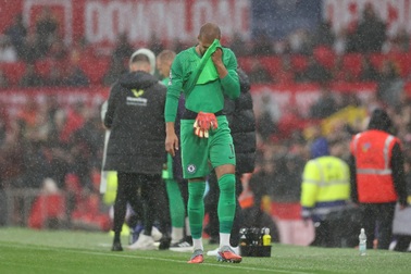 CĐV đòi đuổi "tội đồ" Sanchez sau tấm thẻ đỏ nhanh nhất lịch sử Chelsea