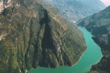 Lên Mã Pí Lèng chèo thuyền kayak, ngắm dòng sông Nho Quế thơ mộng