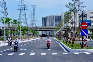 Đường có vỉa hè lát đá siêu rộng mới khánh thành ở Hà Nội