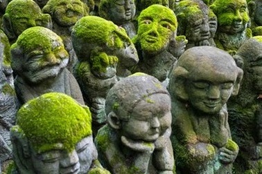 Bí mật hàng nghìn tượng đá phủ rêu biểu lộ đủ mọi cung bậc cảm xúc