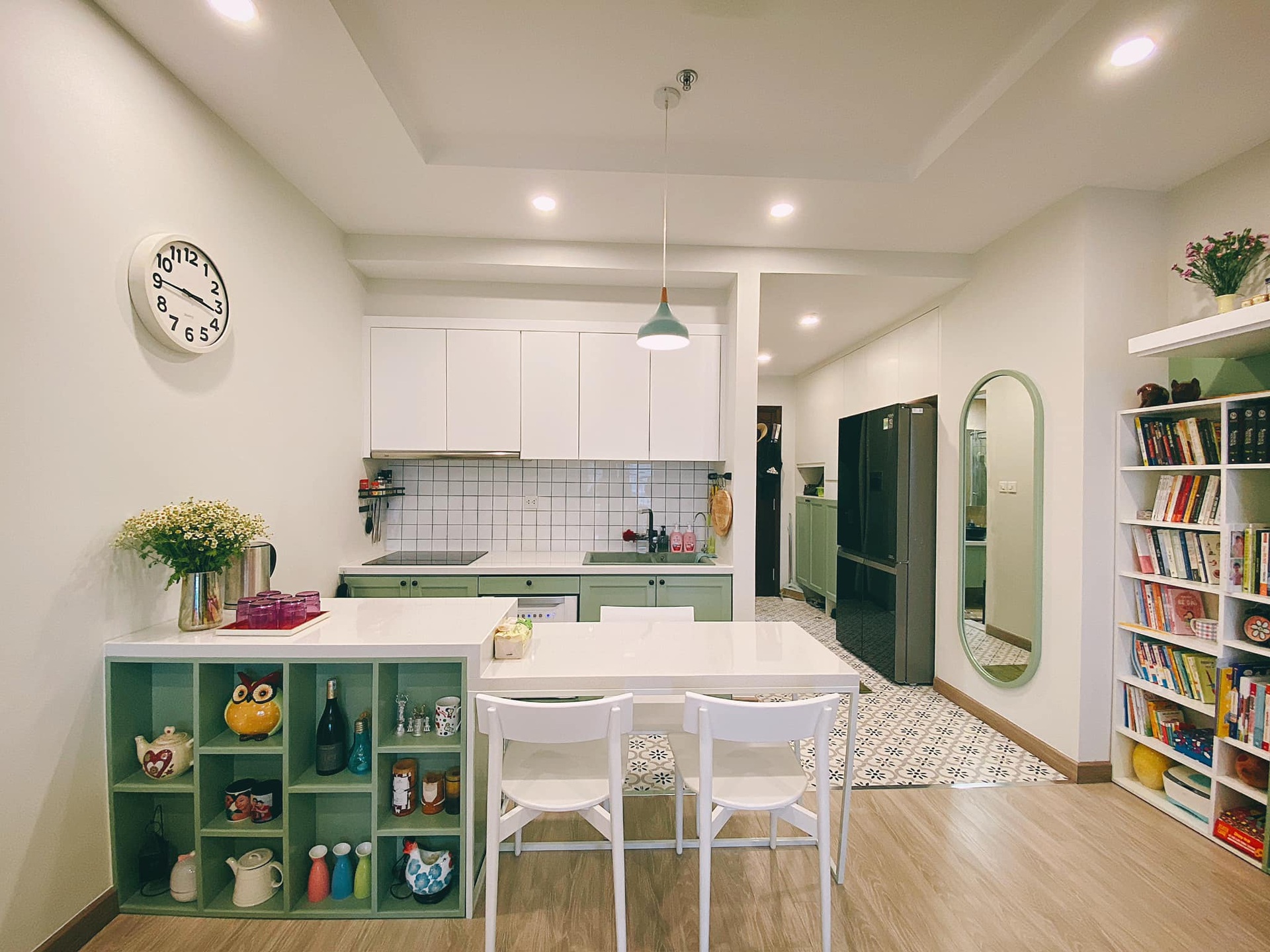 Bên trong căn hộ nhỏ xinh 53 m2 với nội thất màu xanh bơ lạ mắt - 4