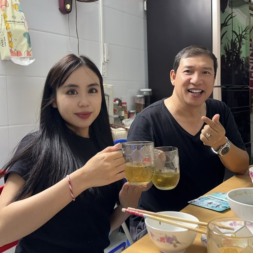 Cô gái Lào đi tàu quý tộc ở Việt Nam, bất ngờ với ghế xoay 180 độ - 5 Cô gái Lào đi tàu quý tộc ở Việt Nam, bất ngờ với ghế xoay 180 độ - 5