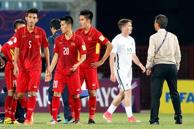 HLV Hoàng Anh Tuấn tiết lộ với Fox Sports về hành động “mắng” học trò