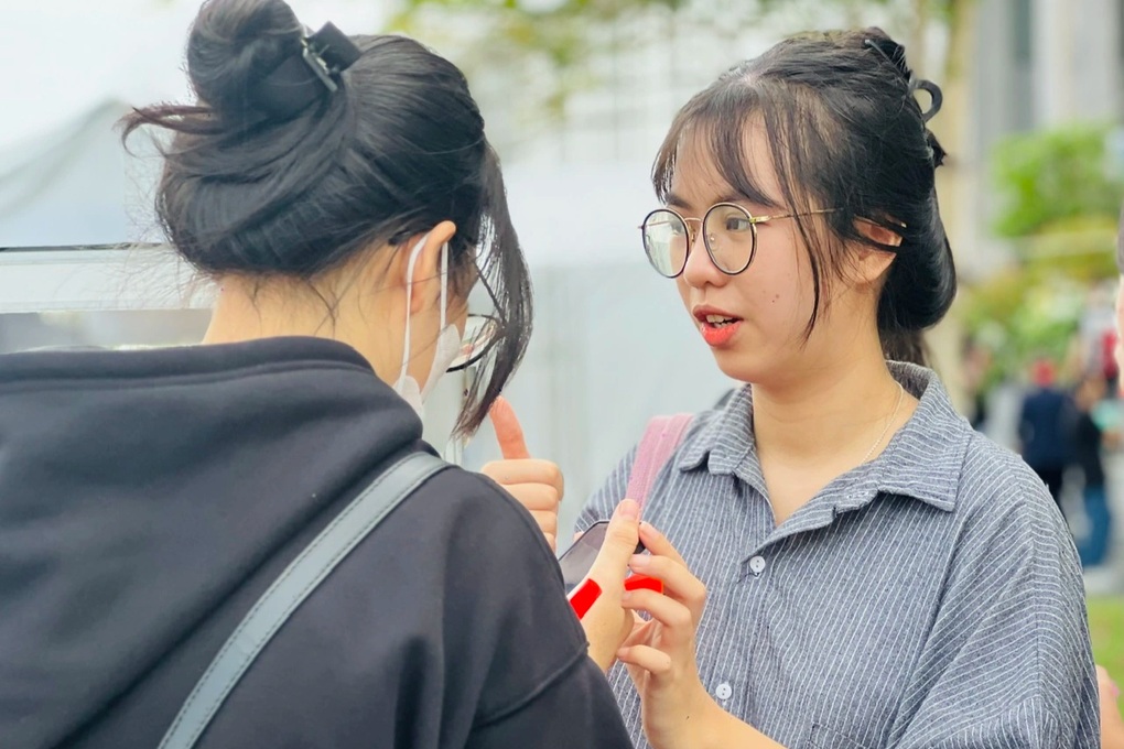 Viele Studiengänge mit hohen Zulassungsnoten wurden bekannt gegeben, einige Studiengänge mit 9,5 Punkten/Fach fallen dennoch durch - 1 Đã lộ diện nhiều ngành có điểm chuẩn cao, có ngành 9,5 điểm/môn vẫn rớt - 1