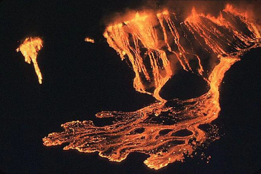 "Quái vật lửa" khủng khiếp nhất trồi lên từ 100 km dưới lòng đất