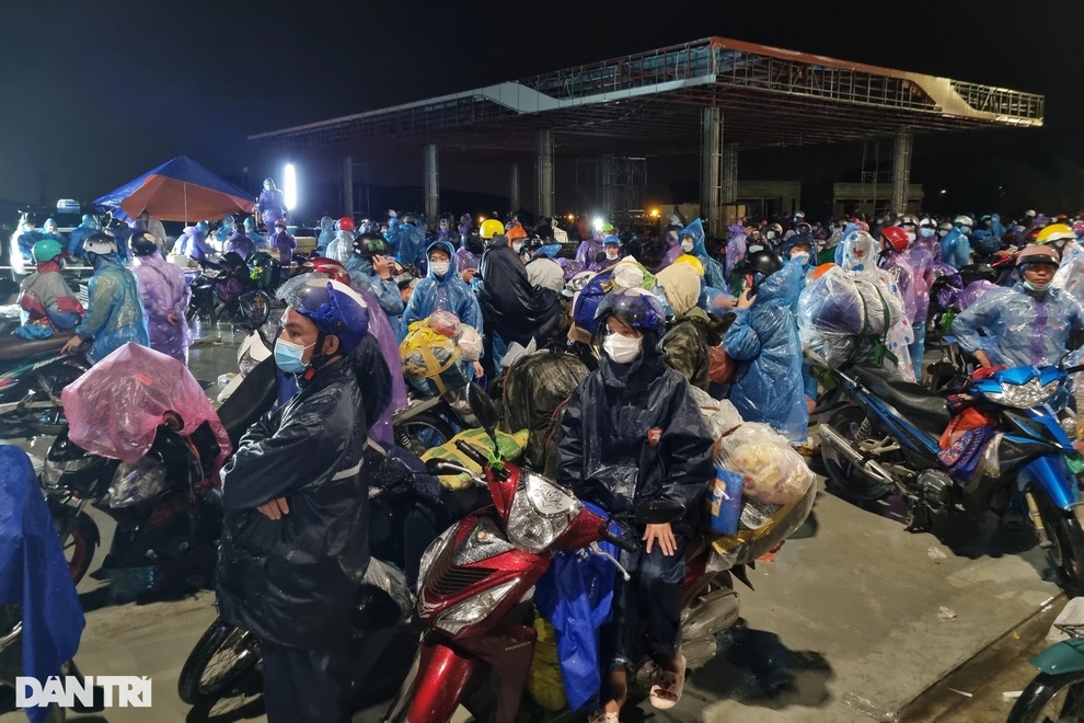 Lần đầu tiên hầm Hải Vân đón xe máy, gần nghìn người thoát đèo nguy hiểm - 1 Lần đầu tiên hầm Hải Vân đón xe máy, gần nghìn người thoát đèo nguy hiểm - 1