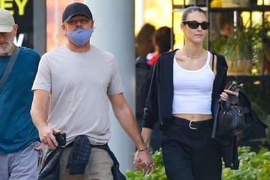 Leonardo DiCaprio ngày càng thắm thiết với bạn gái kém 24 tuổi