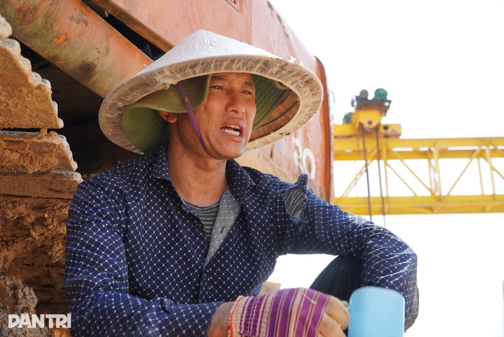 Công nhân trên công trường cao tốc Bắc - Nam giữa nắng nóng đỉnh điểm - 12 Công nhân trên công trường cao tốc Bắc - Nam giữa nắng nóng đỉnh điểm - 12