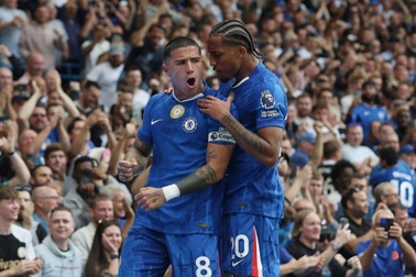 Chelsea vươn lên dẫn đầu bảng xếp hạng Ngoại hạng Anh