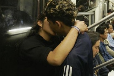 Thành phố duy nhất thế giới cho người dân "quan hệ" nơi công cộng