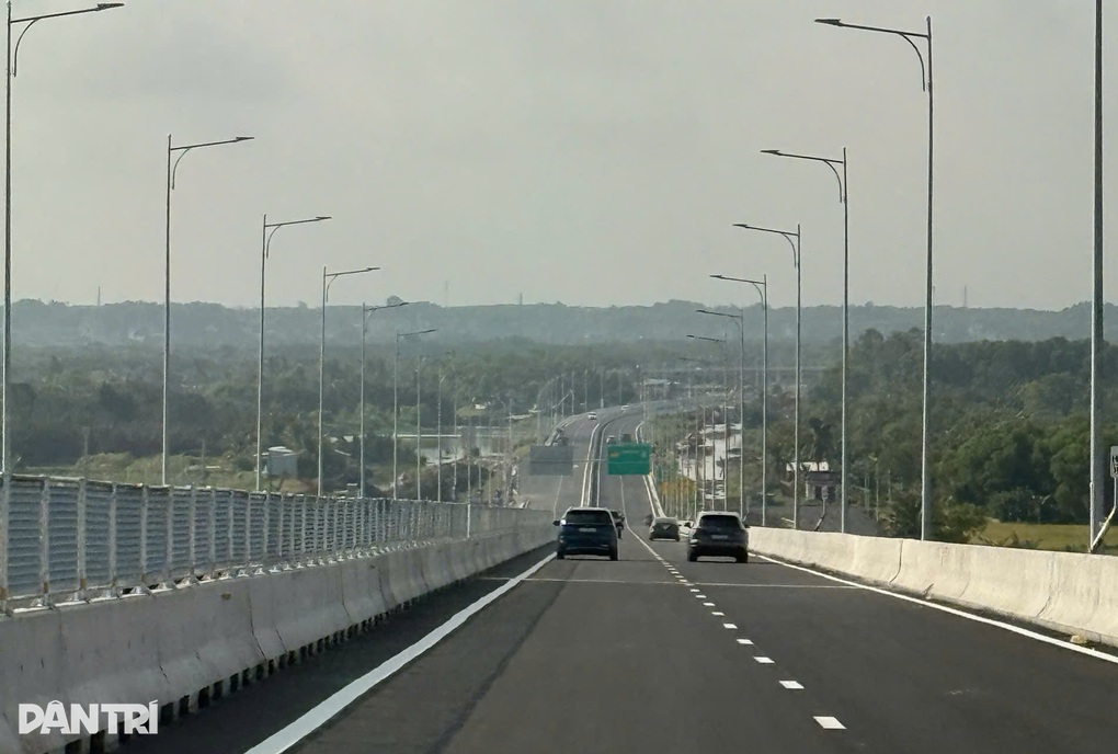 Xe cỡ lớn đi nhầm qua cầu Nhơn Trạch trong ngày đầu khai thác - 1 Xe cỡ lớn đi nhầm qua cầu Nhơn Trạch trong ngày đầu khai thác - 1