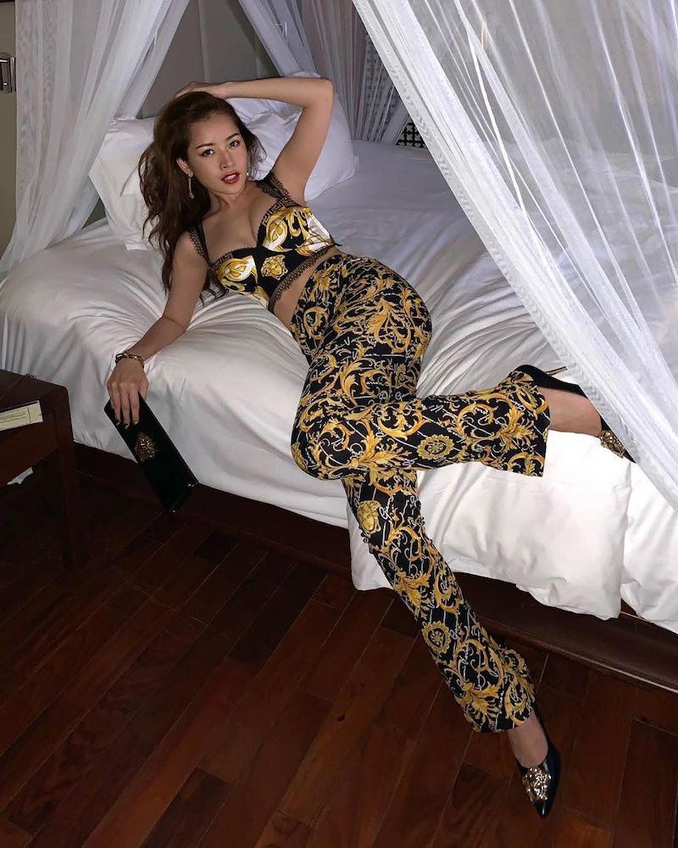 Jun Vũ, Hương Giang, Quỳnh Anh Shyn diện bikini khoe dáng cực kỳ gợi cảm - 4 Jun Vũ, Hương Giang, Quỳnh Anh Shyn diện bikini khoe dáng cực kỳ gợi cảm - 4