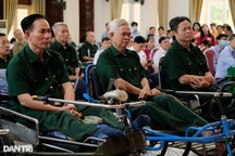 Chủ tịch nước tặng quà 8 nhóm người có công dịp 27/7