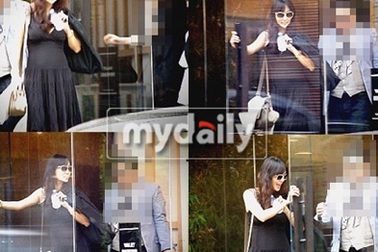 Vợ Jang Dong Gun “vác” bụng bầu đi mua sắm