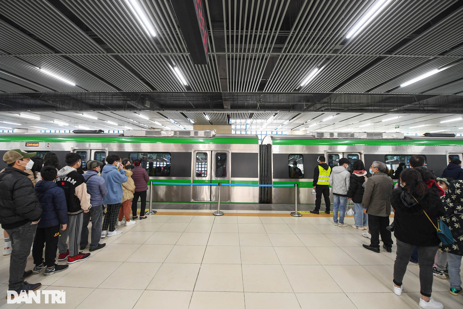 Hàng trăm nghìn lượt người du xuân trên tàu Cát Linh - Hà Đông dịp Tết - 7 Hàng trăm nghìn lượt người du xuân trên tàu Cát Linh - Hà Đông dịp Tết - 7