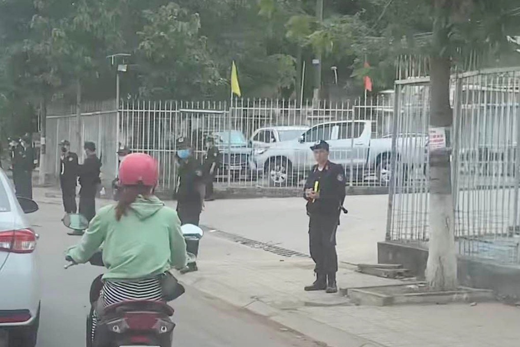 Công an khám xét Trung tâm đăng kiểm 60-04D ở Đồng Nai - 1 Công an khám xét Trung tâm đăng kiểm 60-04D ở Đồng Nai - 1