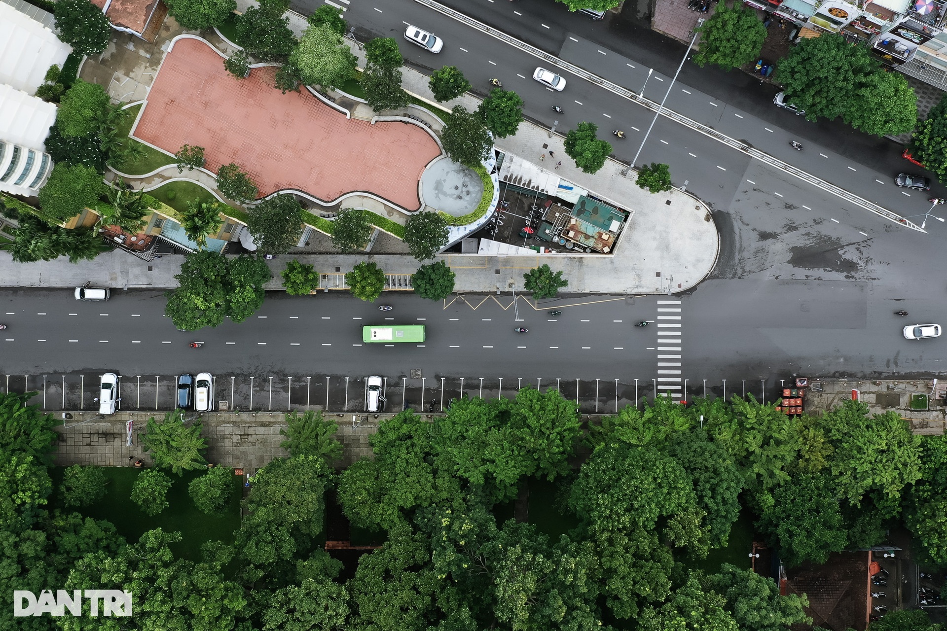 Vỉa hè, lòng đường ở TPHCM bị lấn chiếm như thế nào? - 11 Vỉa hè, lòng đường ở TPHCM bị lấn chiếm như thế nào? - 11