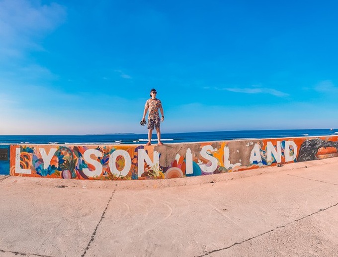 Lý Sơn đẹp miễn chê trong đôi mắt kẻ si tình: Hoang sơ nhưng hùng vĩ, vắng vẻ nhưng ấm áp tình người, đi một lần nhớ mãi không quên! - Ảnh 1. Lý Sơn đẹp miễn chê trong đôi mắt kẻ si tình: Hoang sơ nhưng hùng vĩ, vắng vẻ nhưng ấm áp tình người, đi một lần nhớ mãi không quên! - Ảnh 1.