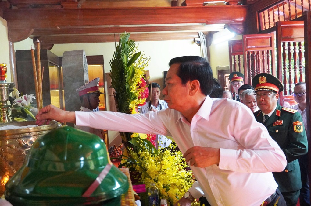 Thủ tướng Lê Minh Hưng dâng hương tại Hang Tám Cô, Thành cổ Quảng Trị - 3 Thủ tướng Lê Minh Hưng dâng hương tại Hang Tám Cô, Thành cổ Quảng Trị - 3