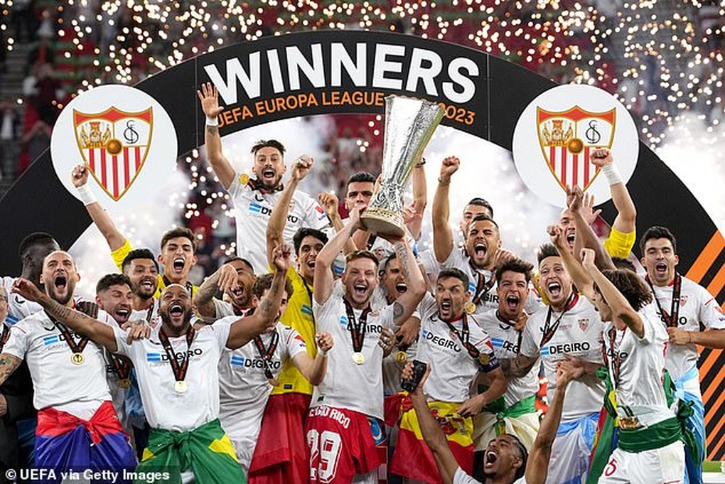 Thắng AS Roma trên loạt luân lưu, Sevilla lần thứ 7 vô địch Europa League - 9 Thắng AS Roma trên loạt luân lưu, Sevilla lần thứ 7 vô địch Europa League - 9