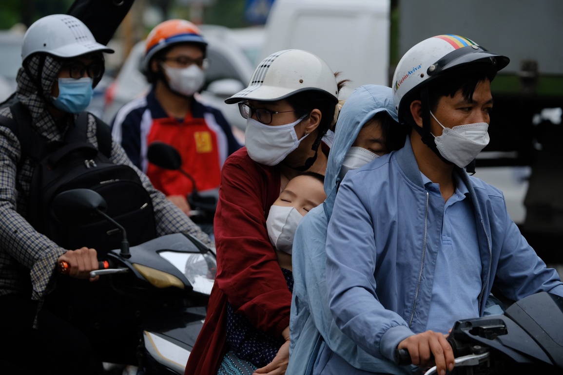 Dòng người chen chúc ở các cửa ngõ trở lại thủ đô sau kỳ nghỉ lễ - 12 Dòng người chen chúc ở các cửa ngõ trở lại thủ đô sau kỳ nghỉ lễ - 12