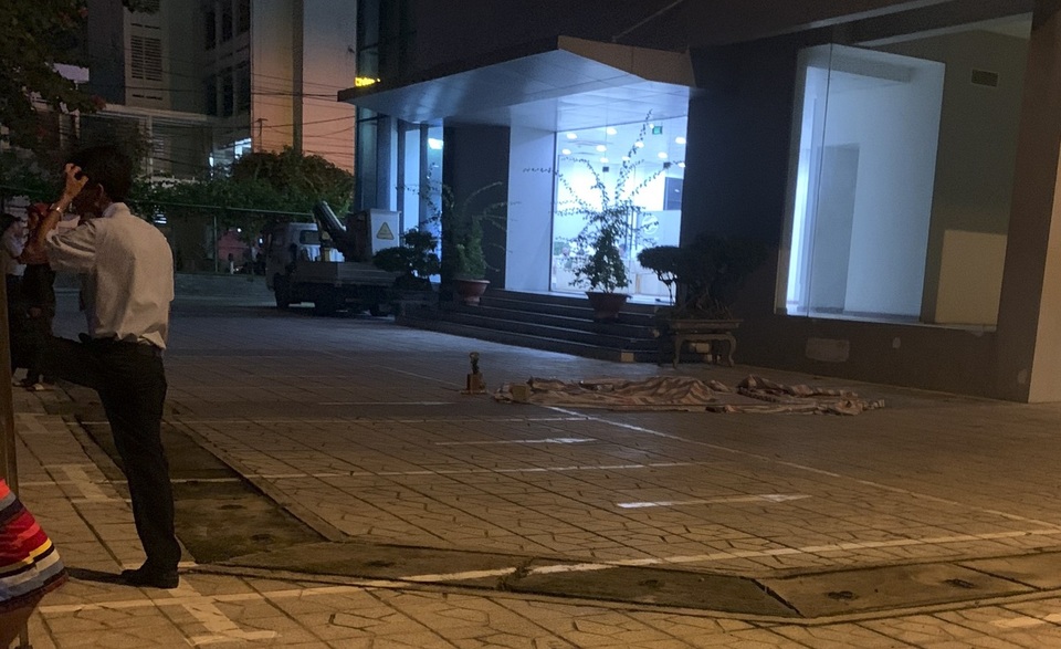 Rơi từ tầng 8 tòa nhà, một thợ sơn tử vong - 1 Rơi từ tầng 8 tòa nhà, một thợ sơn tử vong - 1