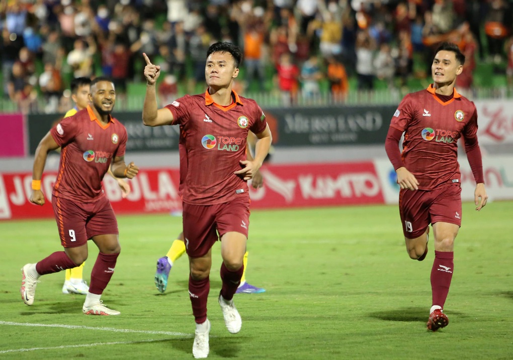 Bình Định thắng SL Nghệ An, Tiến Linh giúp Bình Dương hạ Thanh Hóa - 2 Bình Định thắng SL Nghệ An, Tiến Linh giúp Bình Dương hạ Thanh Hóa - 2