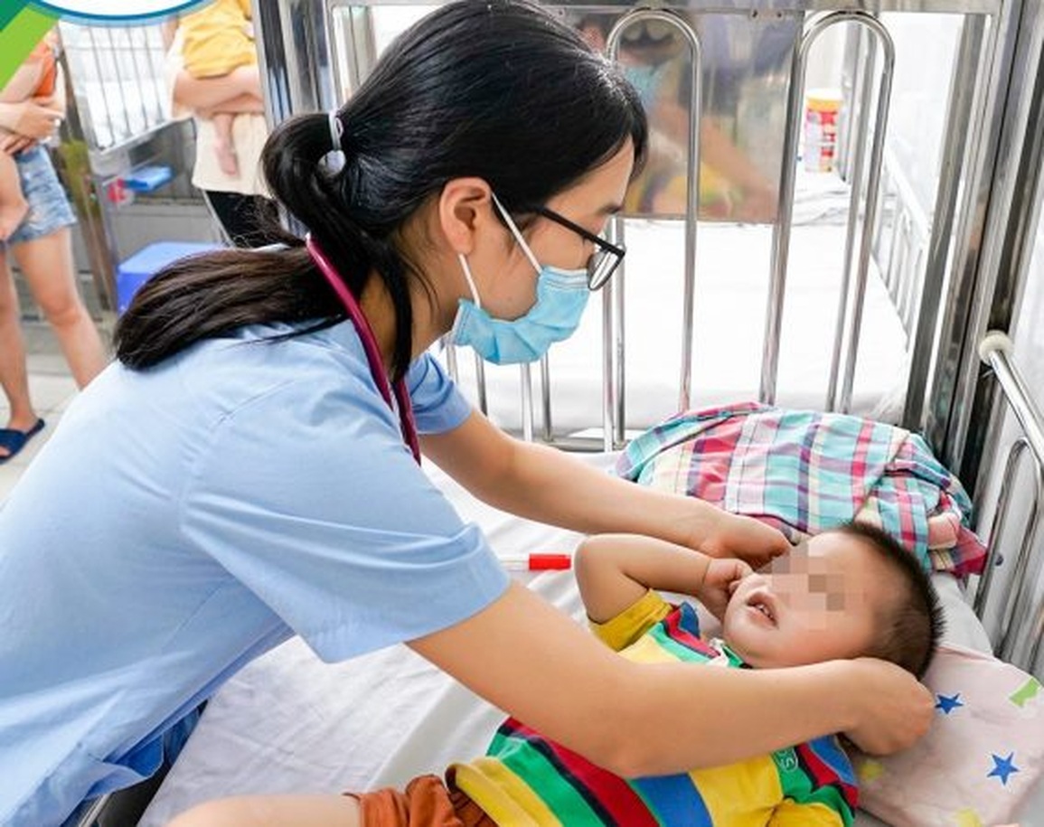 Tăng trẻ mắc tay chân miệng, 3 dấu hiệu cảnh báo bệnh trở nặng - 1 Tăng trẻ mắc tay chân miệng, 3 dấu hiệu cảnh báo bệnh trở nặng - 1