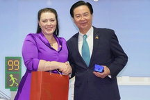 Trung Quốc nóng mặt vì nhóm nghị sĩ Anh tới thăm Đài Loan