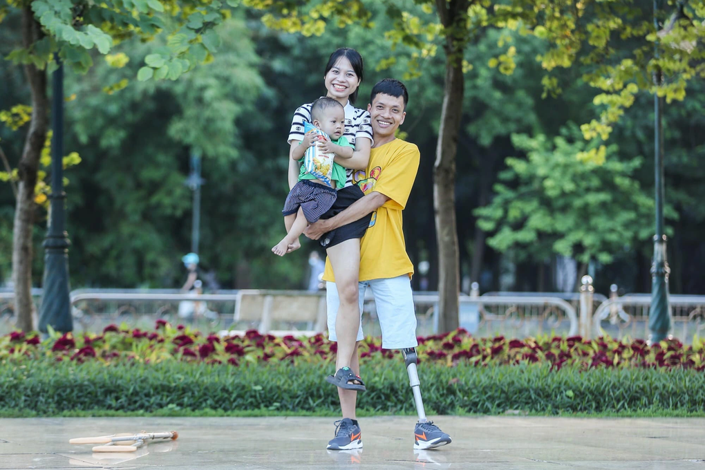 Hạnh phúc đắp đầy gia đình nhỏ 3 người, 4 chân - 2 Hạnh phúc đắp đầy gia đình nhỏ 3 người, 4 chân - 2