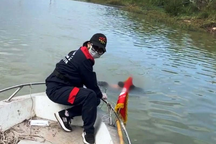 Người đàn ông tử vong trên sông Hồng sau nhiều ngày mất liên lạc