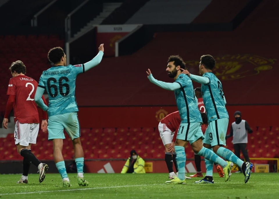 Man Utd 3-2 Liverpool: Salah lập cú đúp, Fernandes tung đòn quyết định - 1 Man Utd 3-2 Liverpool: Salah lập cú đúp, Fernandes tung đòn quyết định - 1