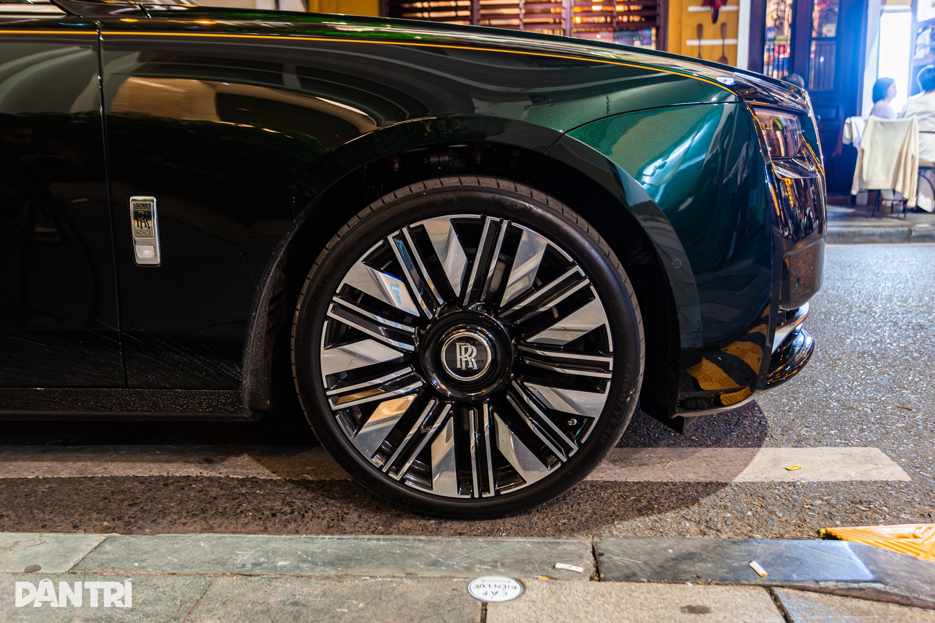 Rolls-Royce Ghost Series II đầu tiên Việt Nam, màu sơn đắt hơn 1 chiếc VF 3 - 10 Rolls-Royce Ghost Series II đầu tiên Việt Nam, màu sơn đắt hơn 1 chiếc VF 3 - 10