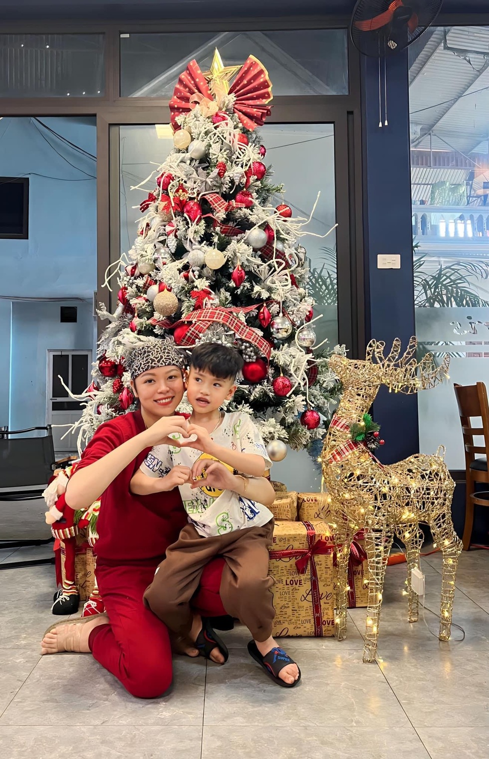 Người mẹ ung thư tự chụp ảnh thờ, viết tâm thư gửi con sau ngày mất - 11 Người mẹ ung thư tự chụp ảnh thờ, viết tâm thư gửi con sau ngày mất - 11