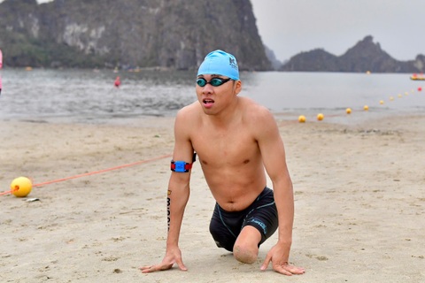 VĐV đặc biệt ở Aqua Warriors Halong Bay khiến nhiều người vỗ tay nể phục