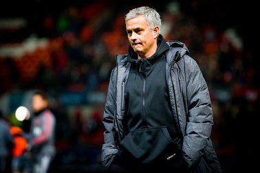 Hòa Leicester, Mourinho nổi điên và chê học trò… trẻ con