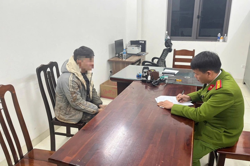 Đi giao hàng bị rơi tiền, nam thanh niên tới công an trình báo bị cướp - 1 Đi giao hàng bị rơi tiền, nam thanh niên tới công an trình báo bị cướp - 1