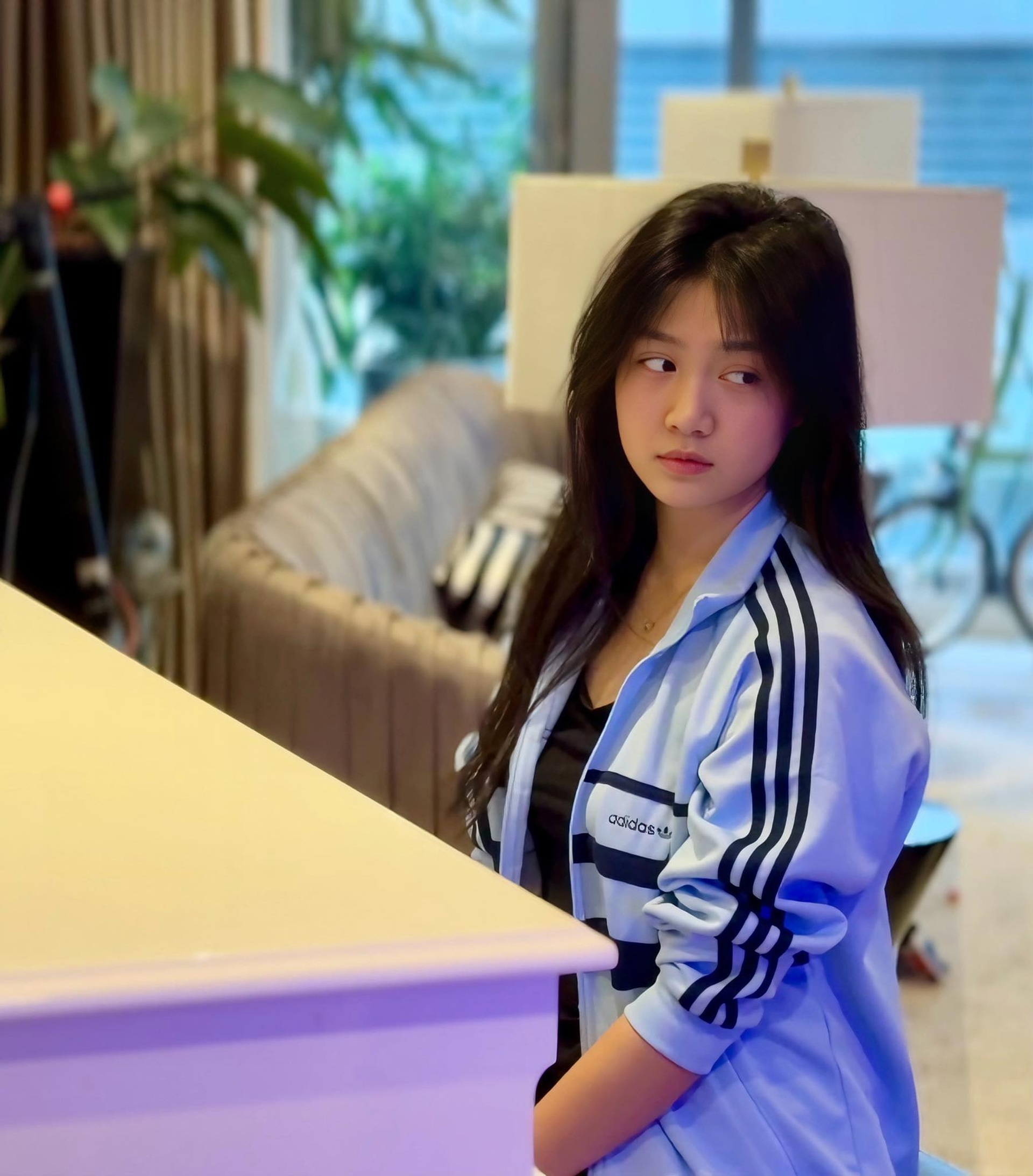 Con gái 16 tuổi của Mạnh Trường gây sốt: Xinh như hoa hậu, cao gần bằng bố - 2 Con gái 16 tuổi của Mạnh Trường gây sốt: Xinh như hoa hậu, cao gần bằng bố - 2