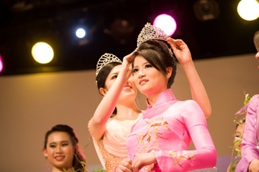 Nữ sinh Việt khoe sắc trong Miss Xuân 2013