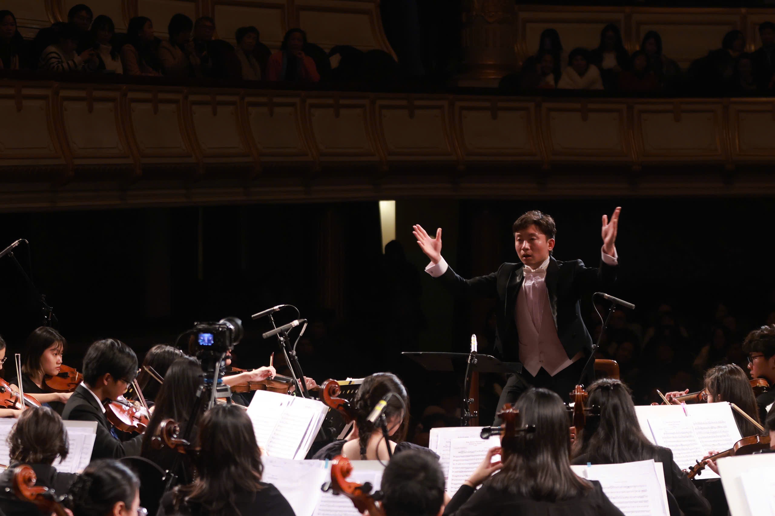 ការប្រគុំតន្ត្រីរដូវរងានាំមកនូវតន្ត្រីបុរាណកាន់តែខិតជិតទស្សនិកជនវ័យក្មេង - ១ Hòa nhạc mùa đông mang âm nhạc hàn lâm đến gần khán giả trẻ - 1