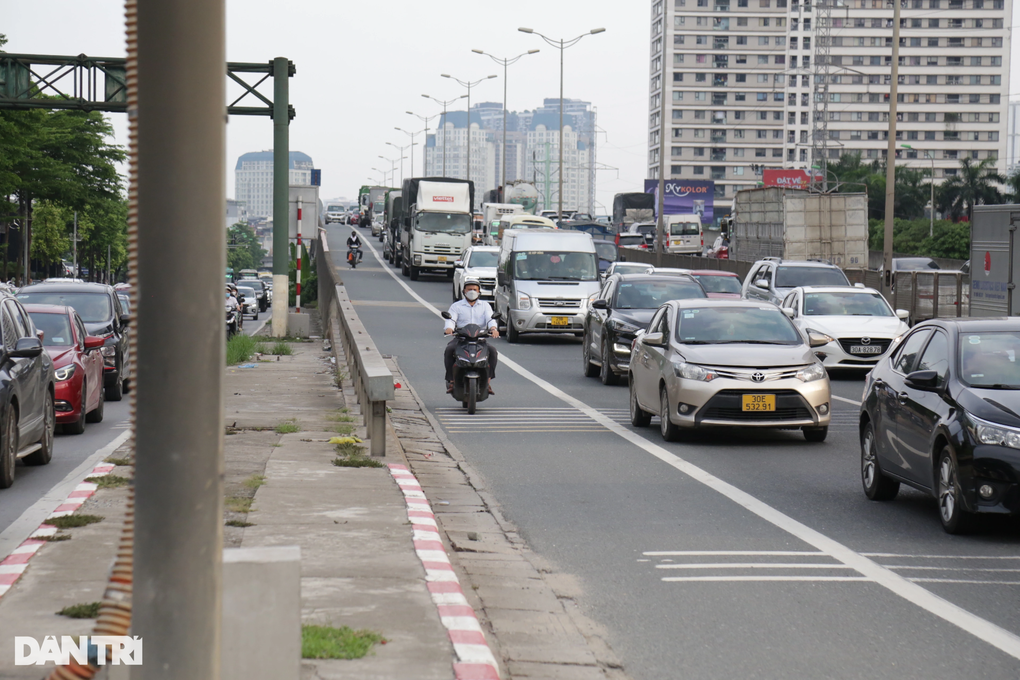 Nam tài xế BMW đi vào làn khẩn cấp Vành đai 3 vì vội về đưa vợ đi đẻ - 10 Nam tài xế BMW đi vào làn khẩn cấp Vành đai 3 vì vội về đưa vợ đi đẻ - 10