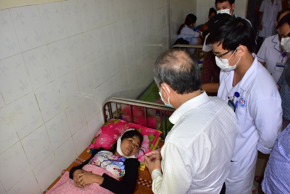 Thừa Thiên Huế căng mình khắc phục thiệt hại do bão số 5 gây ra - 7 Thừa Thiên Huế căng mình khắc phục thiệt hại do bão số 5 gây ra - 7