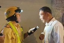 Bị phạt 2,5 triệu đồng, tài xế ăn nhậu ở TPHCM thừa nhận "hơi ẩu"