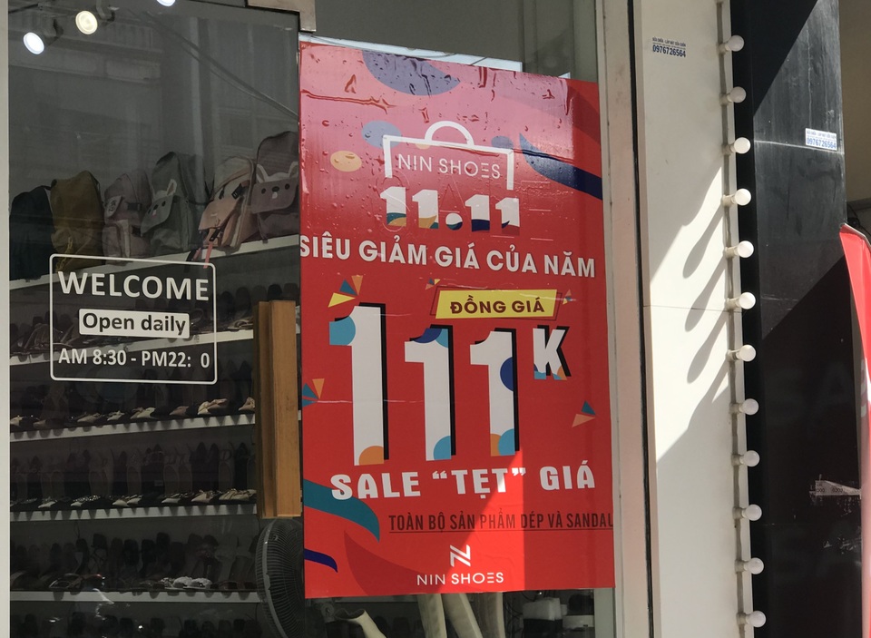 Xin nghỉ phép, thức trắng đêm săn hàng giảm giá trong ngày độc thân - 3 Xin nghỉ phép, thức trắng đêm săn hàng giảm giá trong ngày độc thân - 3