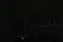 Khoảnh khắc máy bay tóe lửa trên bầu trời Italy vì va phải chim