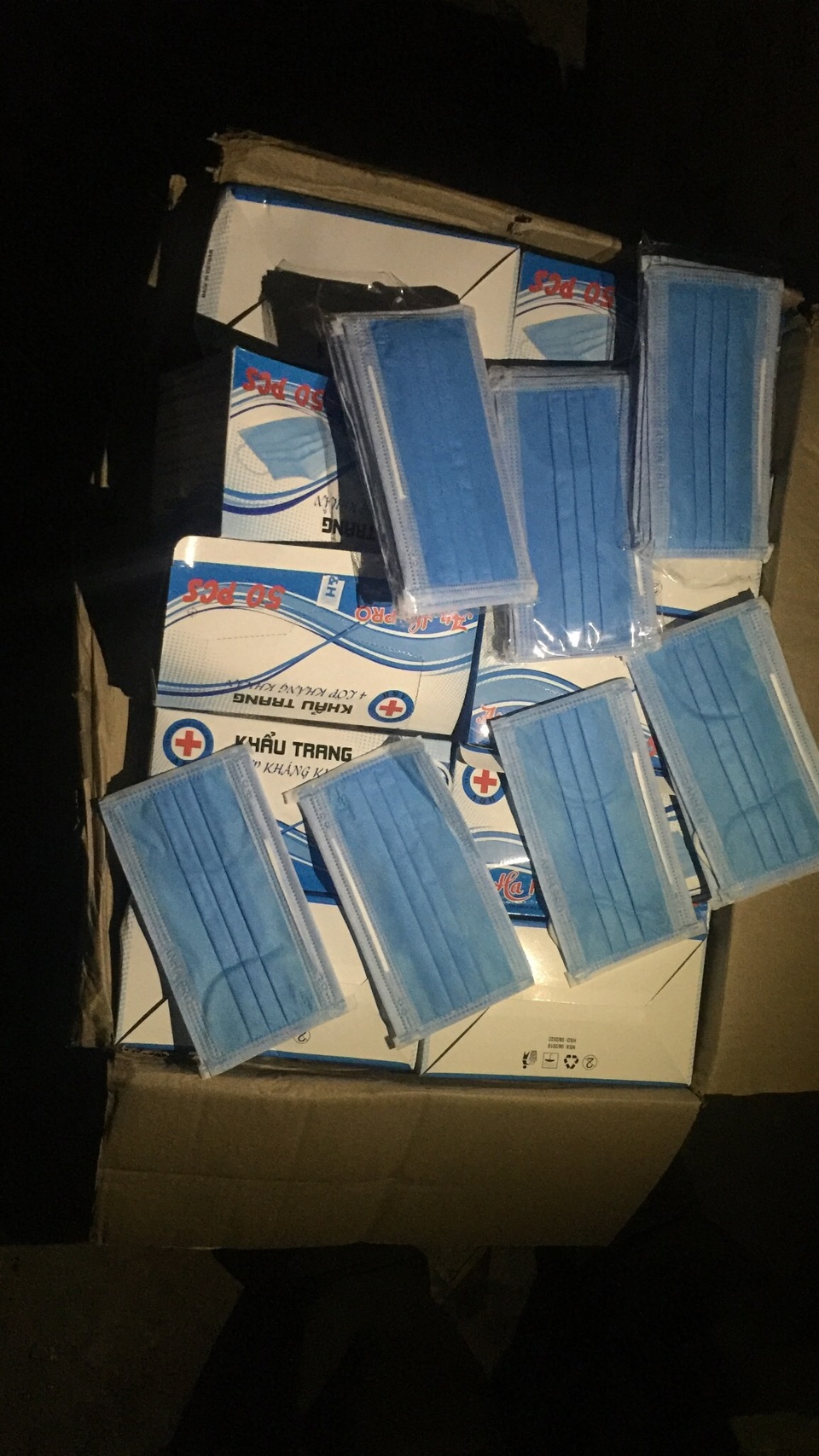 Phát hiện số lượng lớn khẩu trang y tế được gom xuất sang Trung Quốc - 2 Phát hiện số lượng lớn khẩu trang y tế được gom xuất sang Trung Quốc - 2